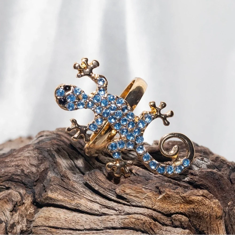 ✨Modcloth Leia Blue Rhinestone Lizard Ring